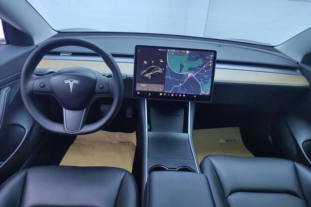 Tesla Model 3 2019 — фото 13