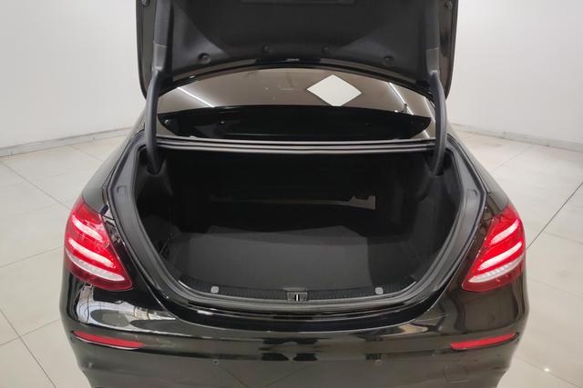 Mercedes Benz E-Class 2020 — фото 17