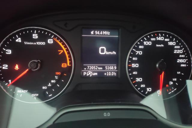 Audi Q2L 2021 Темно-серый из Китая