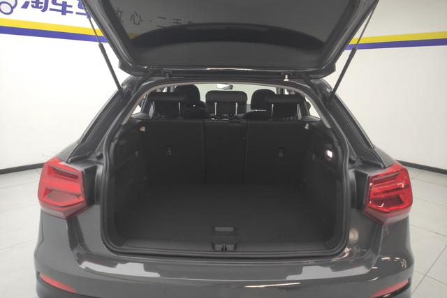 Audi Q2L 2021 Темно-серый из Китая, фото 3