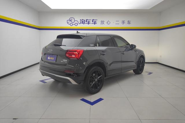 Audi Q2L 2021 Темно-серый из Китая, фото 5