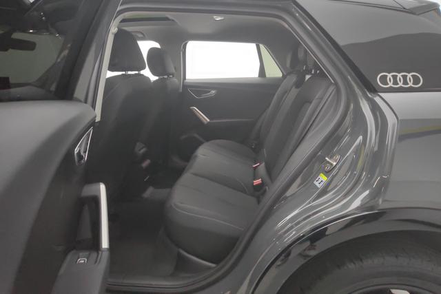 Audi Q2L 2021 Темно-серый из Китая, фото 6