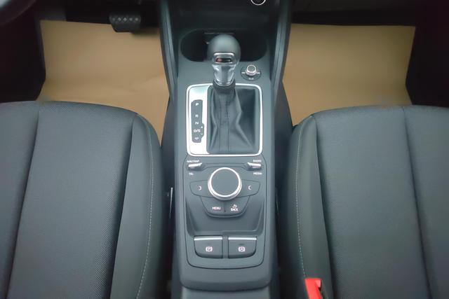 Audi Q2L id 3804657 из Китая 8