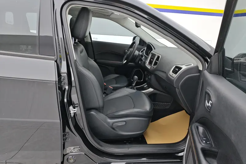 Jeep Compass — фото 12