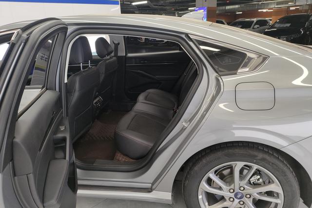 Ford Mondeo 2023 Eco Boost 180 Luxury — фото 16