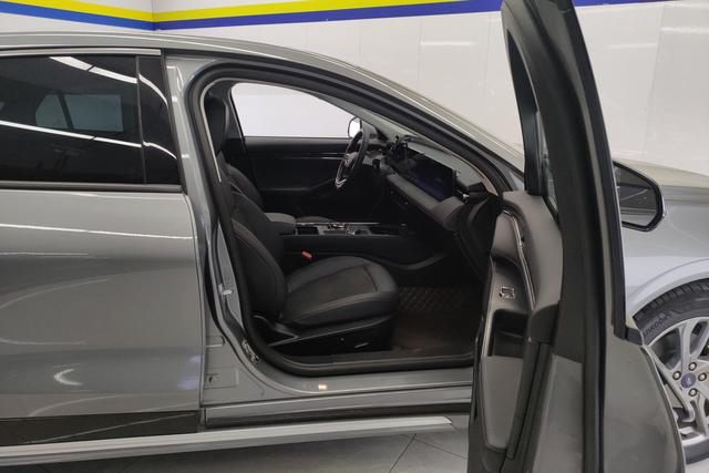 Ford Mondeo 2023 Eco Boost 180 Luxury — фото 15