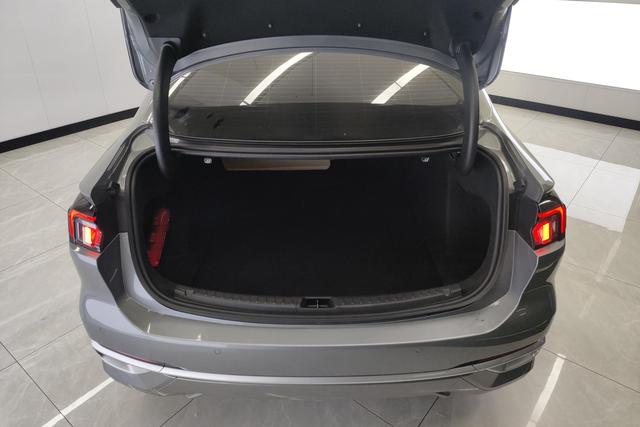 Ford Mondeo 2023 Eco Boost 180 Luxury — фото 17