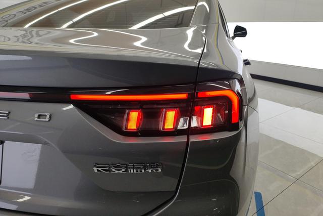 Ford Mondeo 2023 Eco Boost 180 Luxury — фото 5