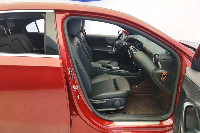 Mercedes-Benz A-Class 2020 A 180 L — фото 11