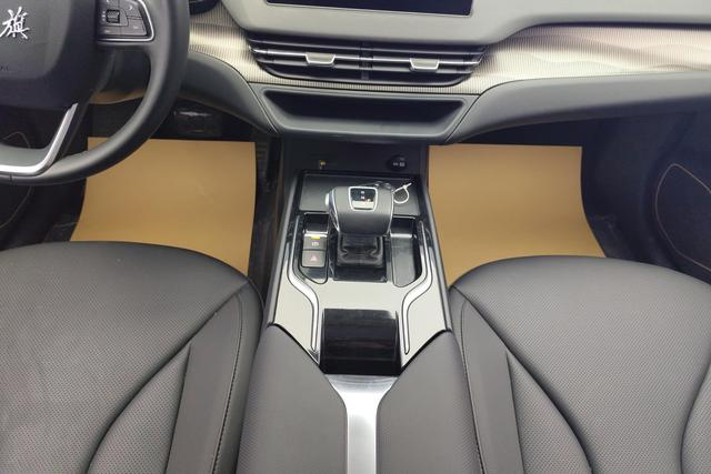 Red flag E-QM5 2023 Черный из Китая