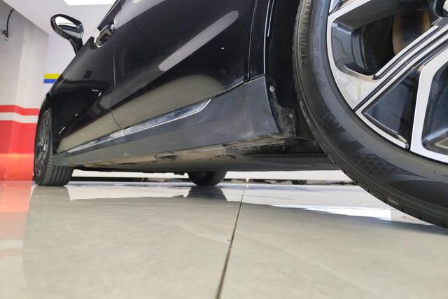 Red flag E-QM5 2023 Черный из Китая, фото 2