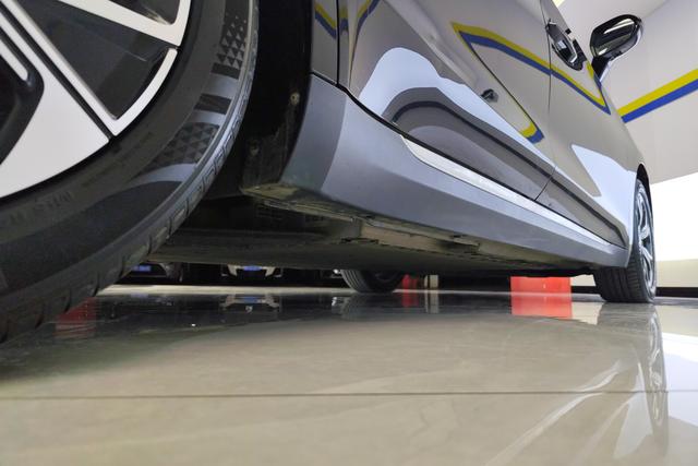 Red flag E-QM5 id 3810586 из Китая 17