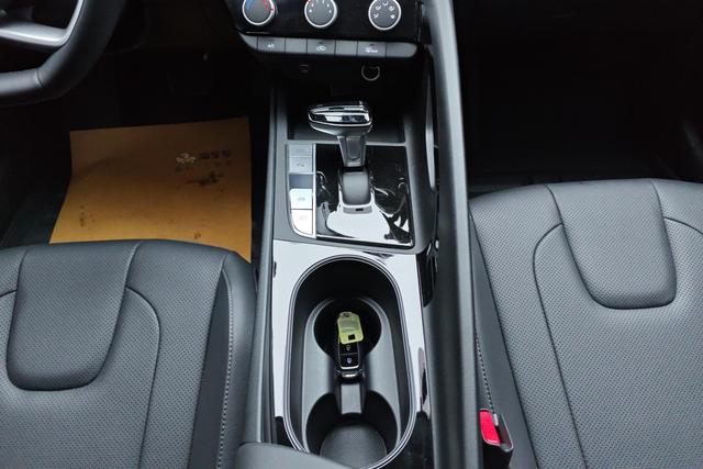 Hyundai Elantra 2023 1.5 L CVT GLX — фото 14