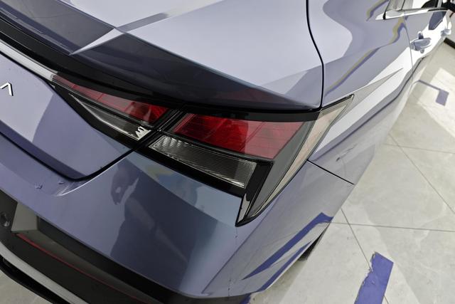 Hyundai Elantra 2023 1.5 L CVT GLX — фото 12