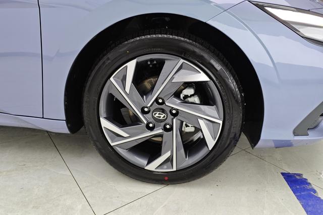 Hyundai Elantra 2023 1.5 L CVT GLX — фото 9