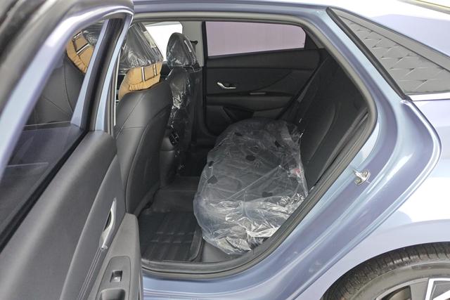 Hyundai Elantra 2023 1.5 L CVT GLX — фото 16