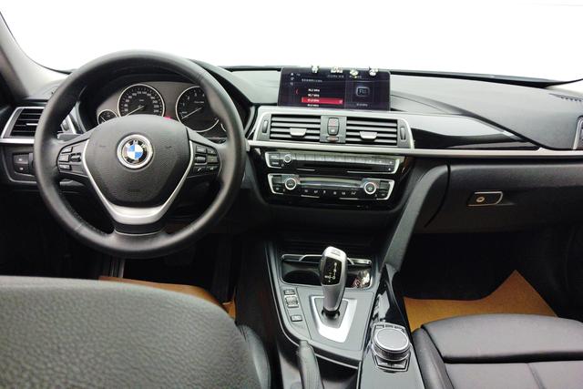 BMW 3 Series 2019 — фото 11