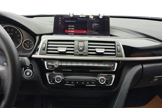 BMW 3 Series 2019 — фото 12