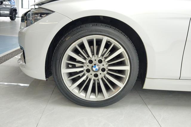 BMW 3 Series 2019 — фото 10