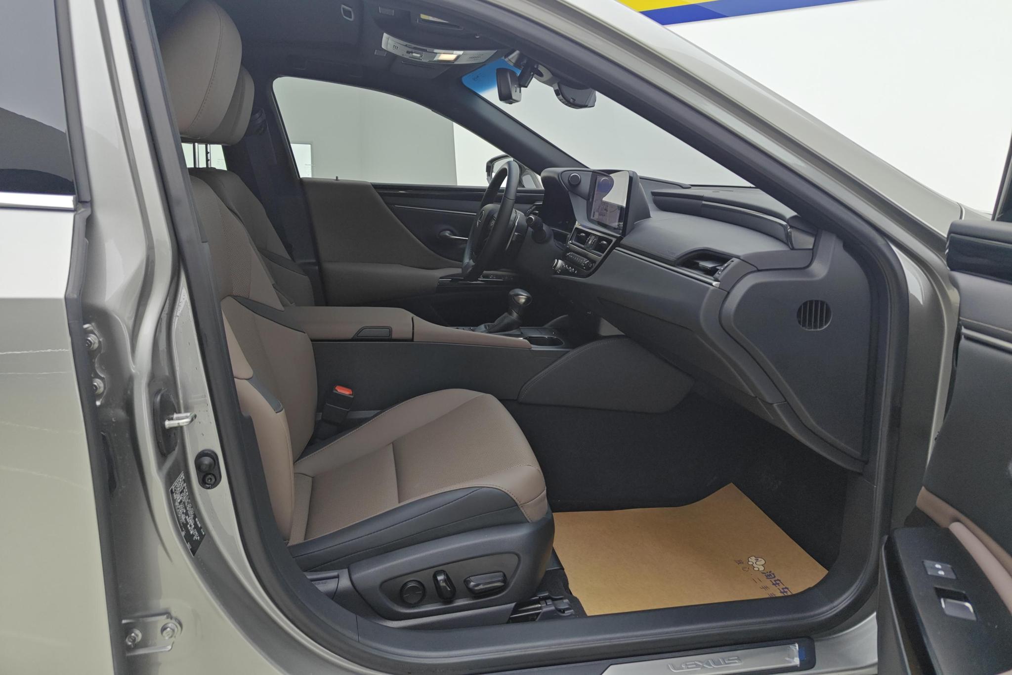Lexus ES 2022 200