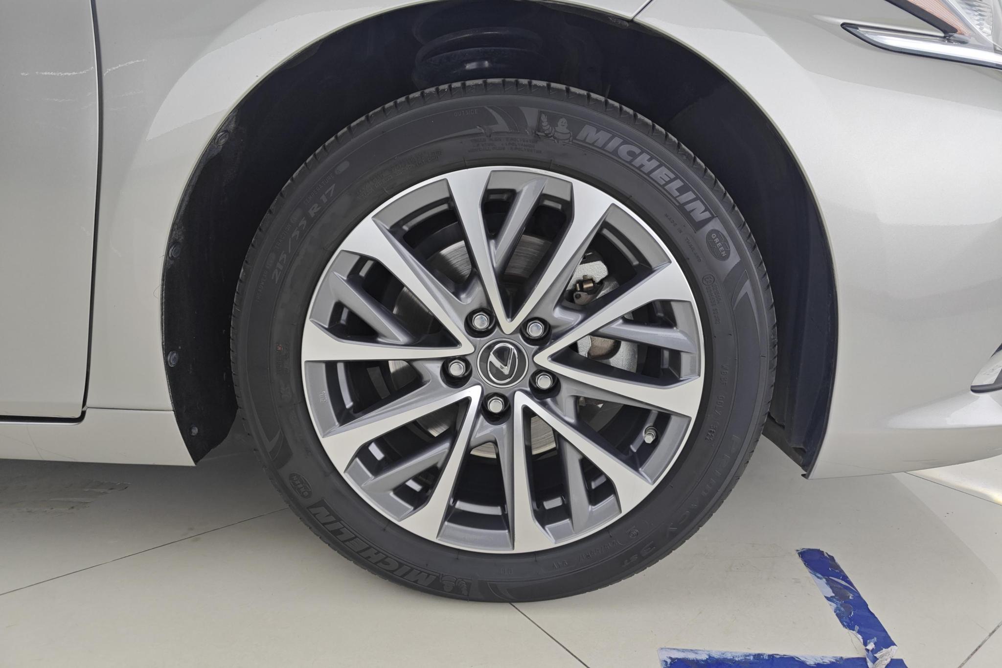 Lexus ES 2022 200