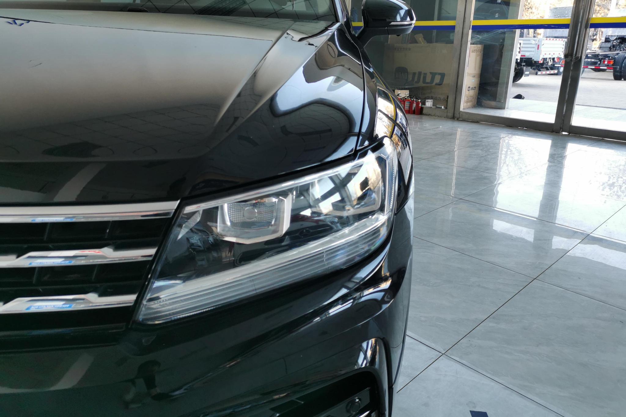 Volkswagen Tiguan L L 2021 330TSI AT R-Line
