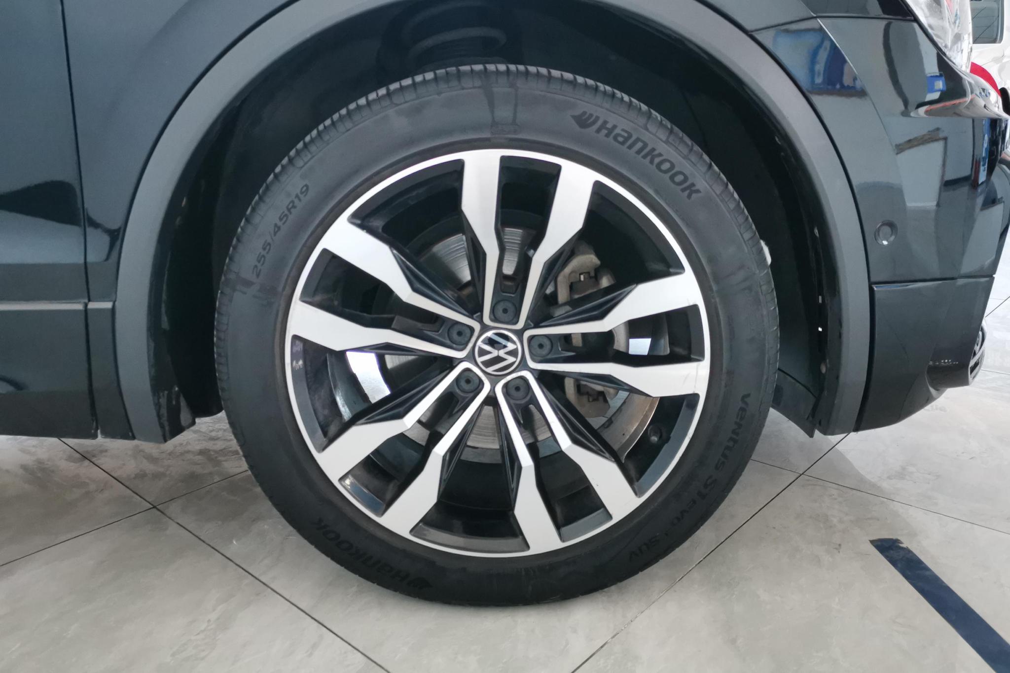 Volkswagen Tiguan L L 2021 330TSI AT R-Line