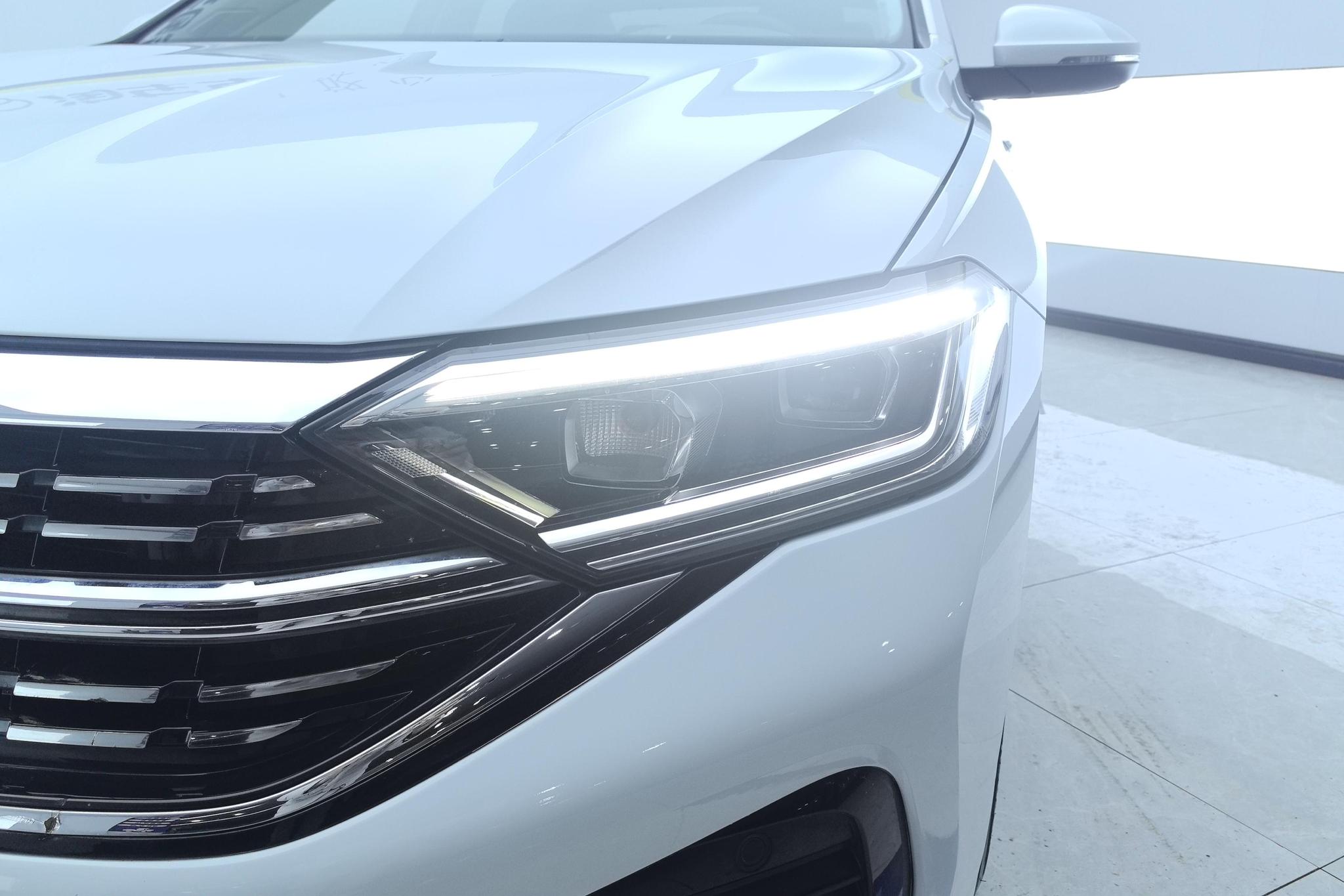 Volkswagen Sagitar 2023 300TSI DSG