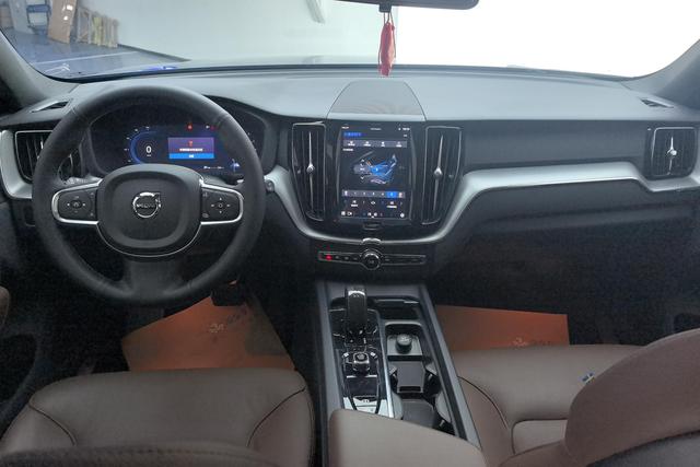 VOLVO XC60 2024 — фото 10