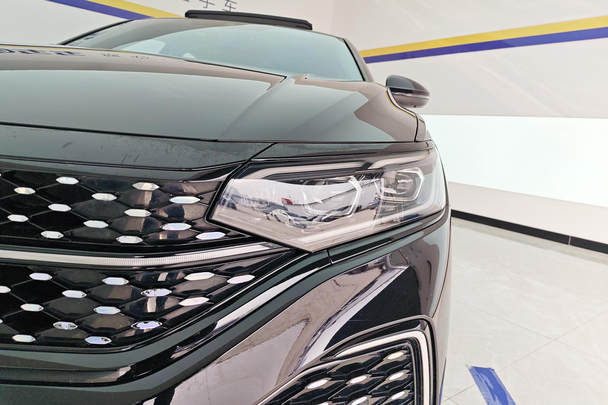 Volkswagen Passat 2023 330TSI Luxury