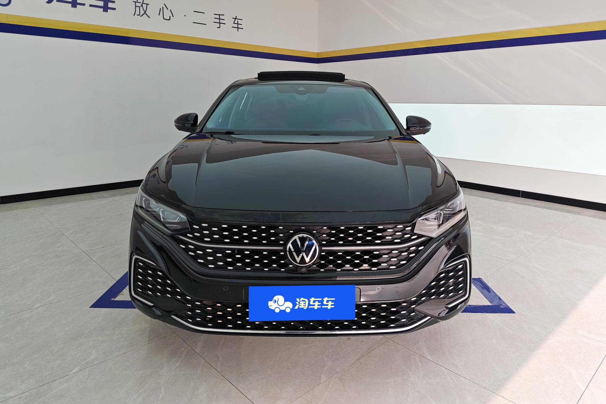 Volkswagen Passat 2023 330TSI Luxury