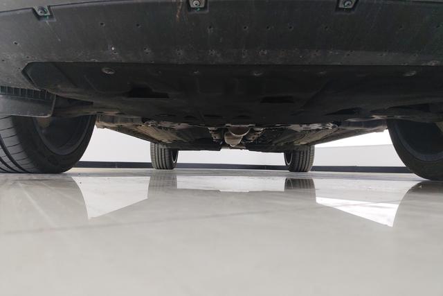 Geely Automobile Xingyue L 2025 Темно-серый из Китая, фото 5