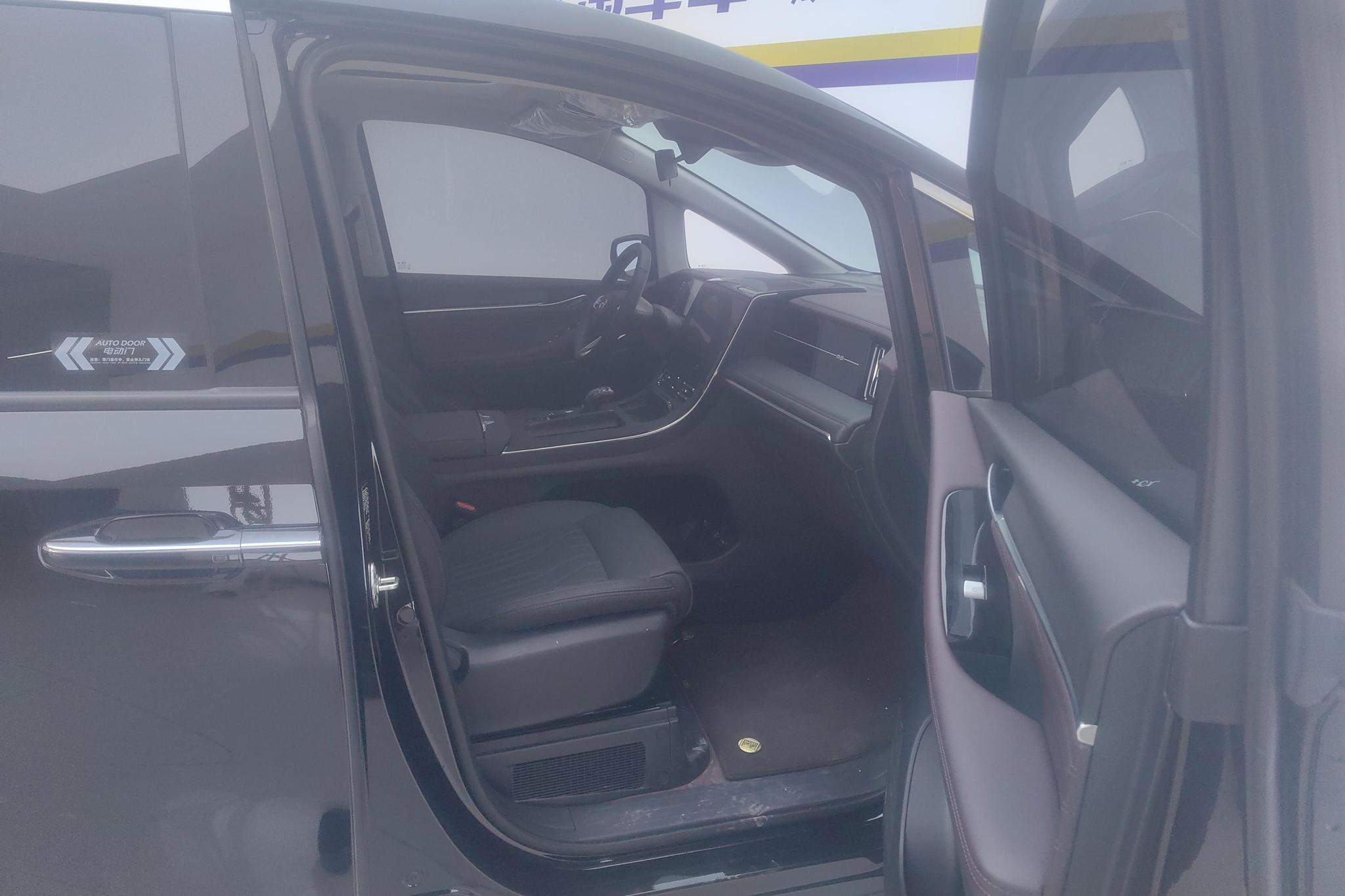 GAC M8 2024 2.0TGDI Luxury