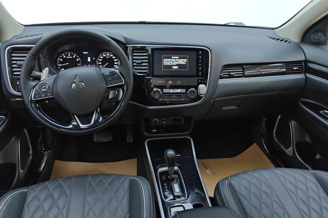 Mitsubishi Outlander 2021 2.4 L 4 WD 7 — фото 12
