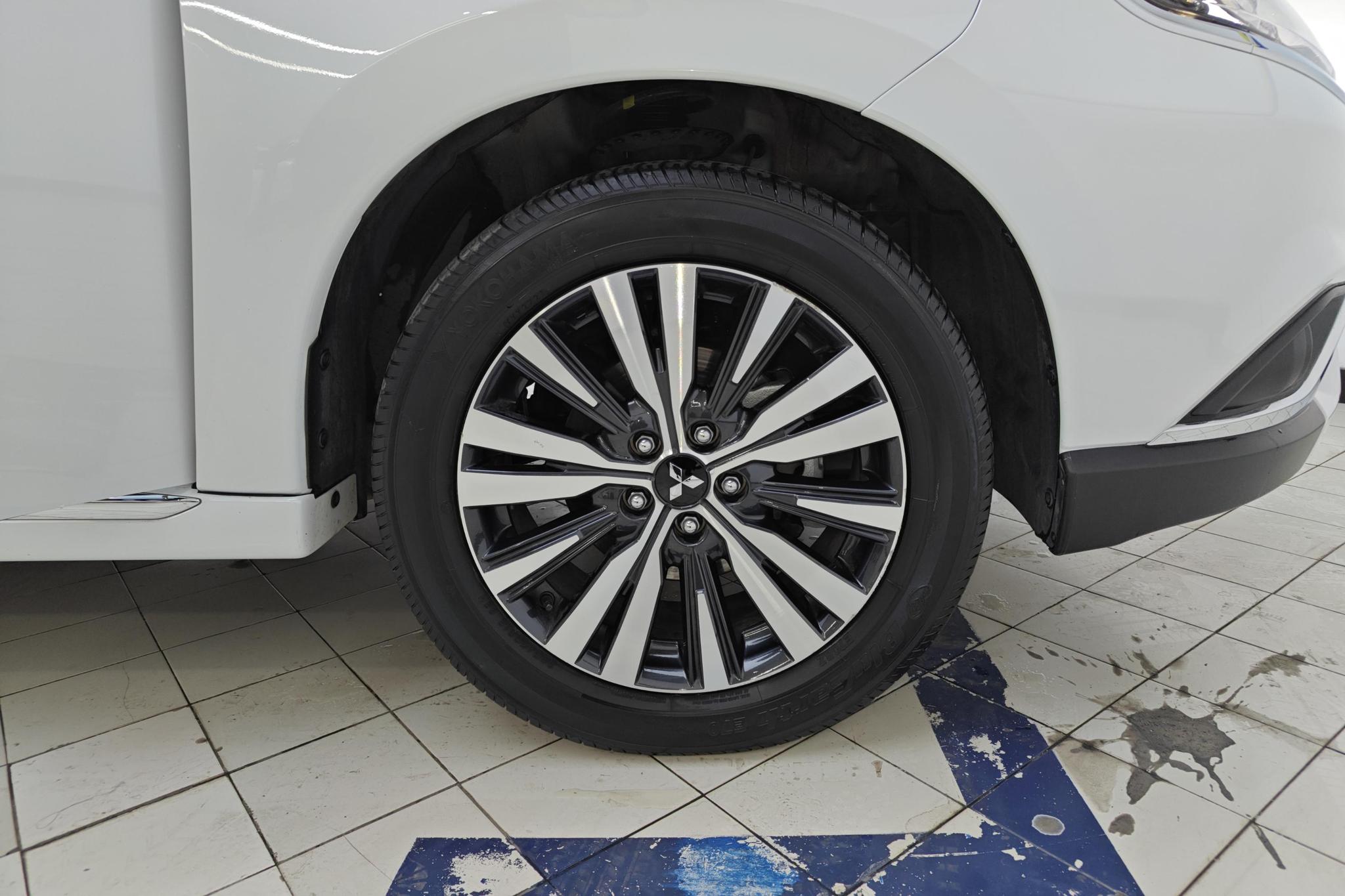 Mitsubishi Outlander 2021 2.4L 7 мест