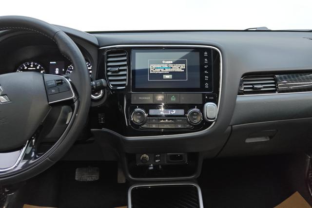 Mitsubishi Outlander 2021 2.4 L 4 WD 7 — фото 11