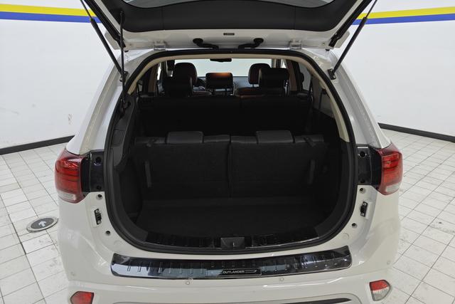 Mitsubishi Outlander 2021 2.4 L 4 WD 7 — фото 16