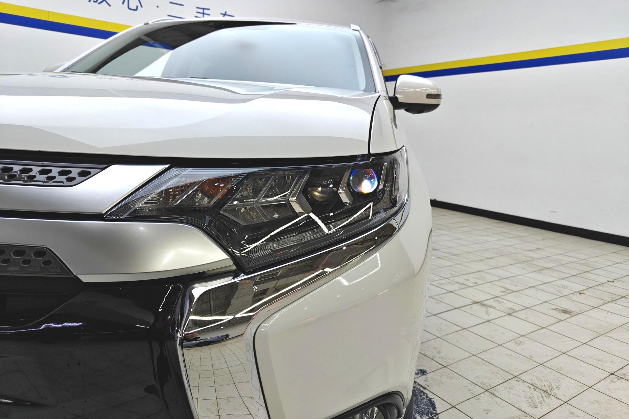 Mitsubishi Outlander 2021 2.4L 7 мест