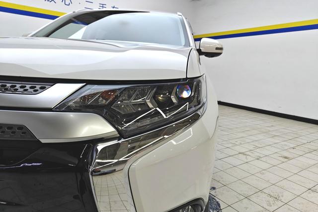 Mitsubishi Outlander 2021 2.4 L 4 WD 7 — фото 4