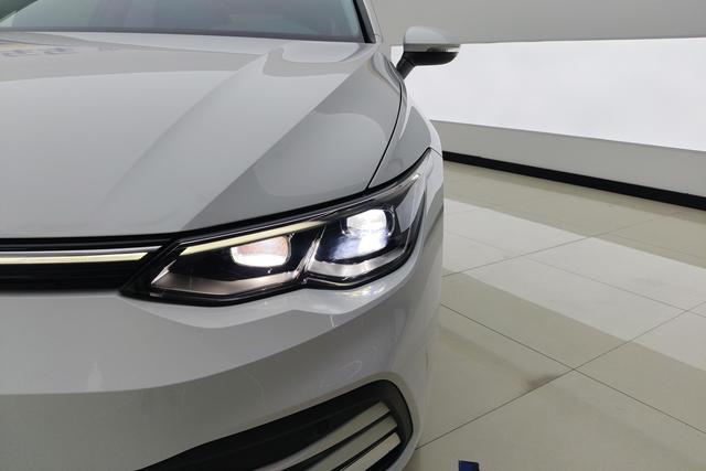 Volkswagen Golf 2023 280 TSI DSG Pro — фото 4