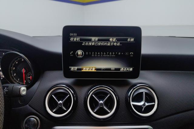Mercedes-Benz GLA 2019 GLA 200 — фото 13