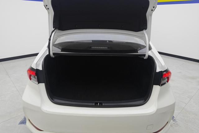 Toyota Corolla 2023 Белый из Китая, фото 3