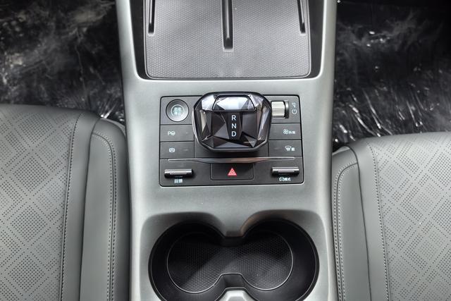 BYD Qin PLUS EV 2025 Темно-серый из Китая, фото 3