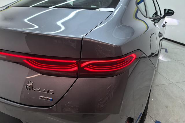 BYD Qin PLUS EV 2025 Темно-серый из Китая, фото 5