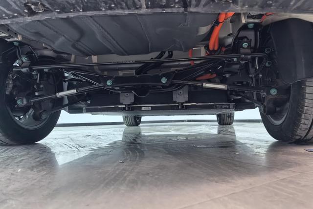 BYD Qin PLUS EV 2025 Темно-серый из Китая, фото 6