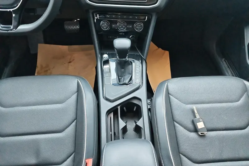 Volkswagen Tiguan L — фото 10