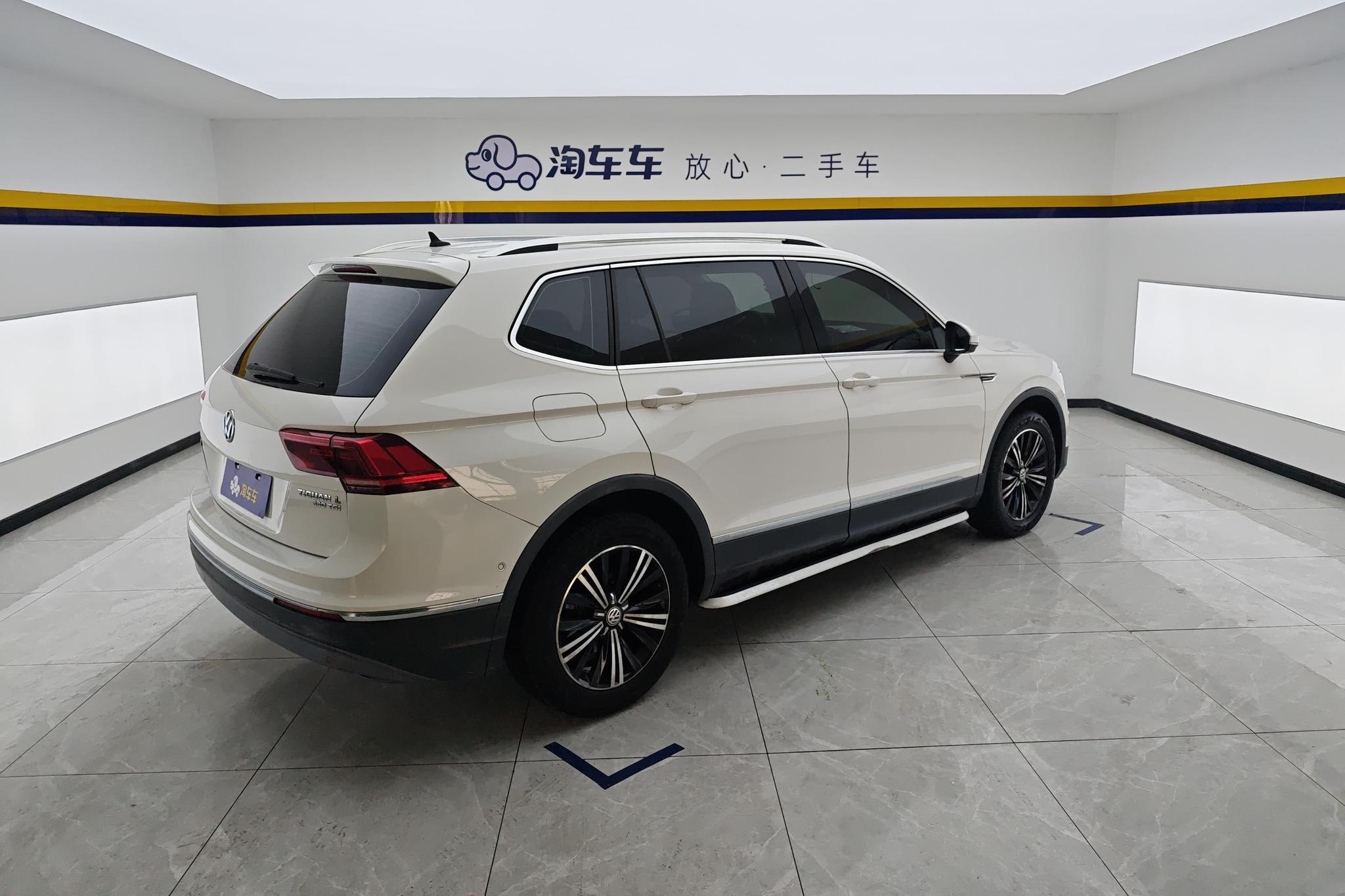 Volkswagen Tiguan L L 2017 330TSI AT Flagship