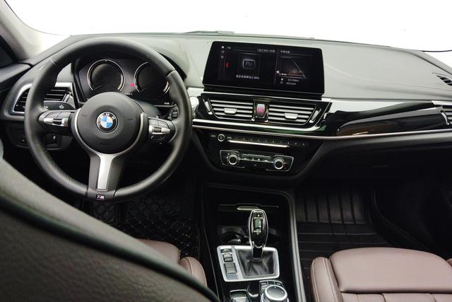 BMW 1 Series 2021 — фото 13