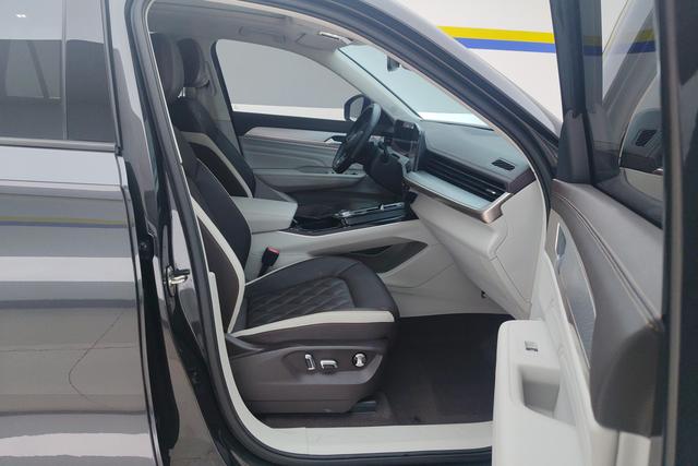 Volkswagen Tavendor 2023 380 TSI 4 WDR-Line — фото 9