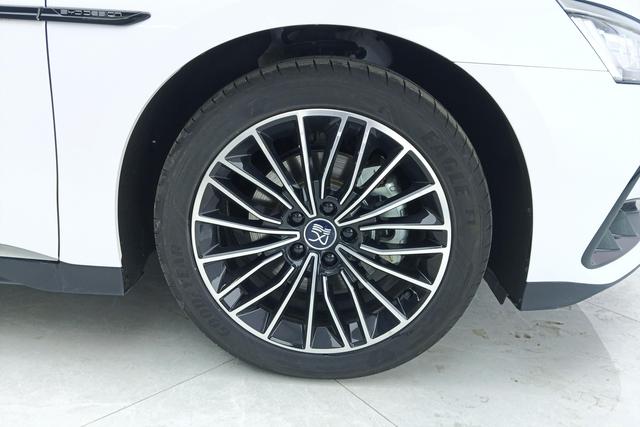 BYD Han DM 2024 Белый из Китая